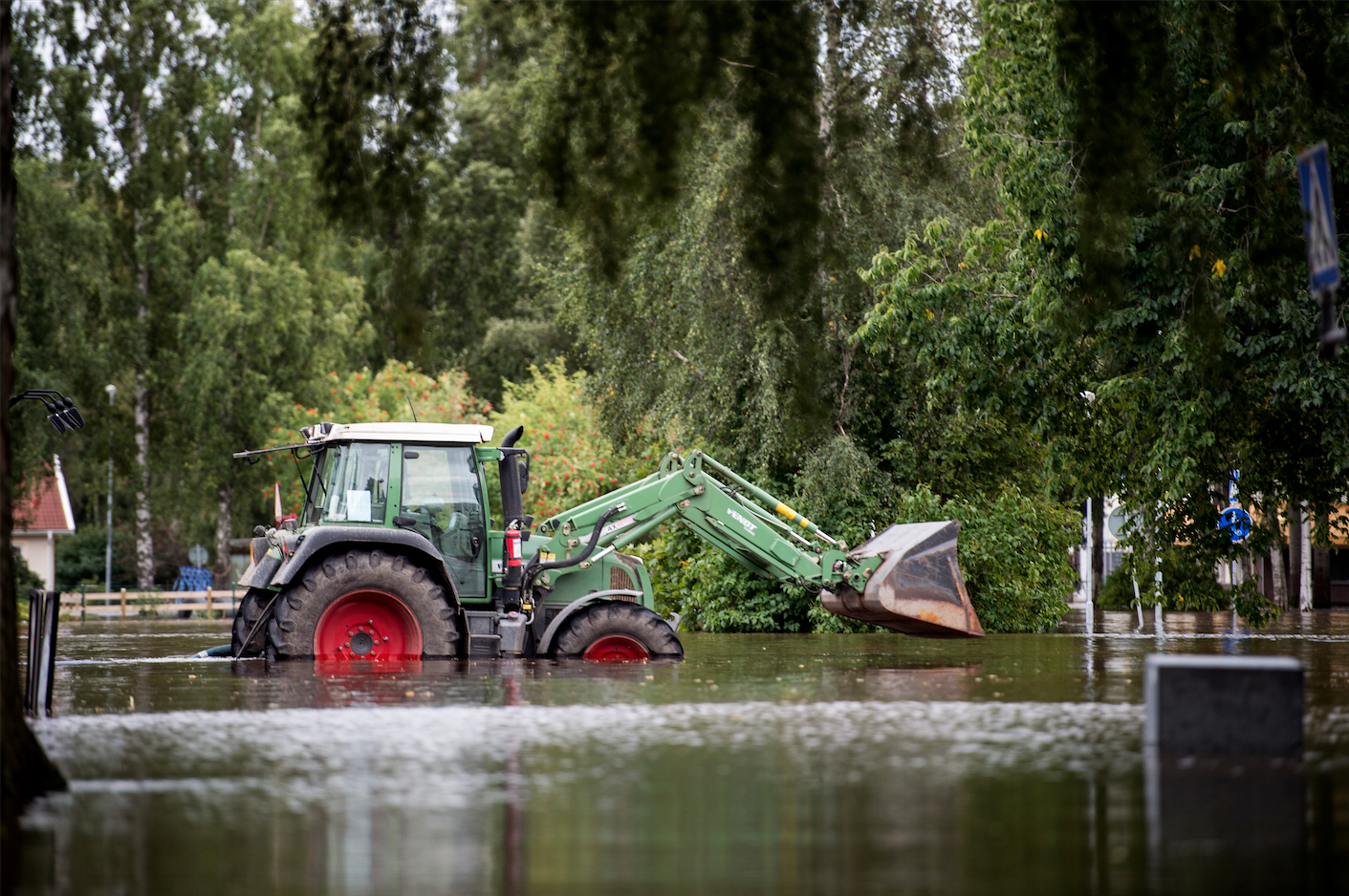 Tågtrafiken påverkas av regnet. Tågtrafiken påverkas av regnet.